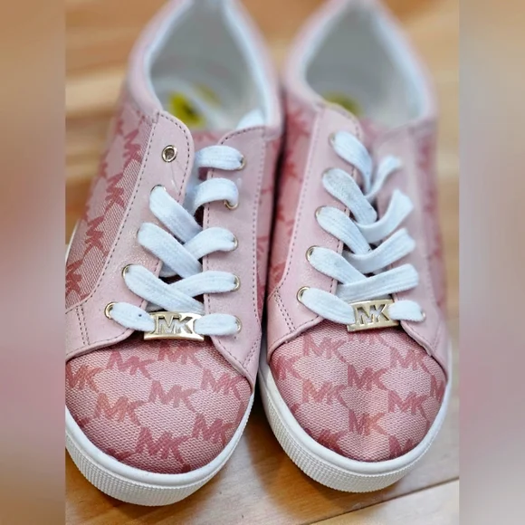 Poshmark michael kors shoes hotsell